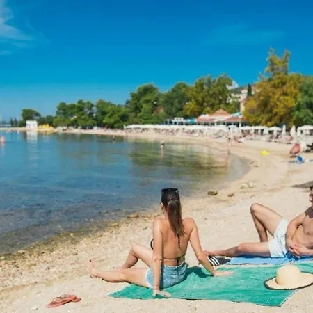 Schoenes In Mit Schoener Terrasse * Crikvenica