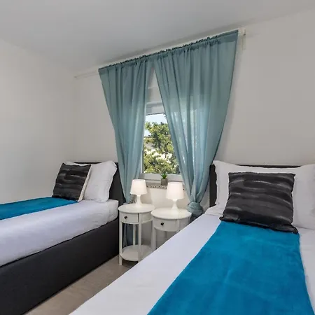 Apartment Schoenes In Mit Schoener Terrasse Crikvenica