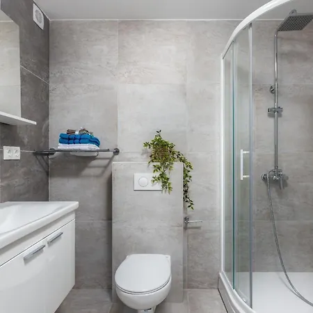 Schoenes In Mit Schoener Terrasse Apartment Crikvenica
