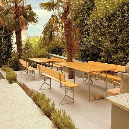 Schoenes In Mit Schoener Terrasse * Crikvenica